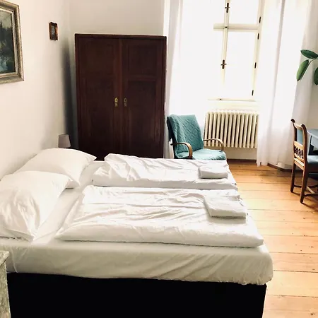 Zámeček 3* Ostrov