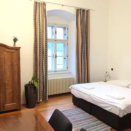 Zámeček 3* Ostrov