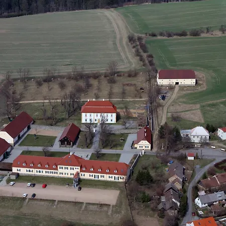 Zámeček 3* Ostrov