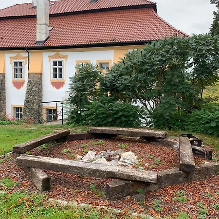 Zámeček 3* Ostrov